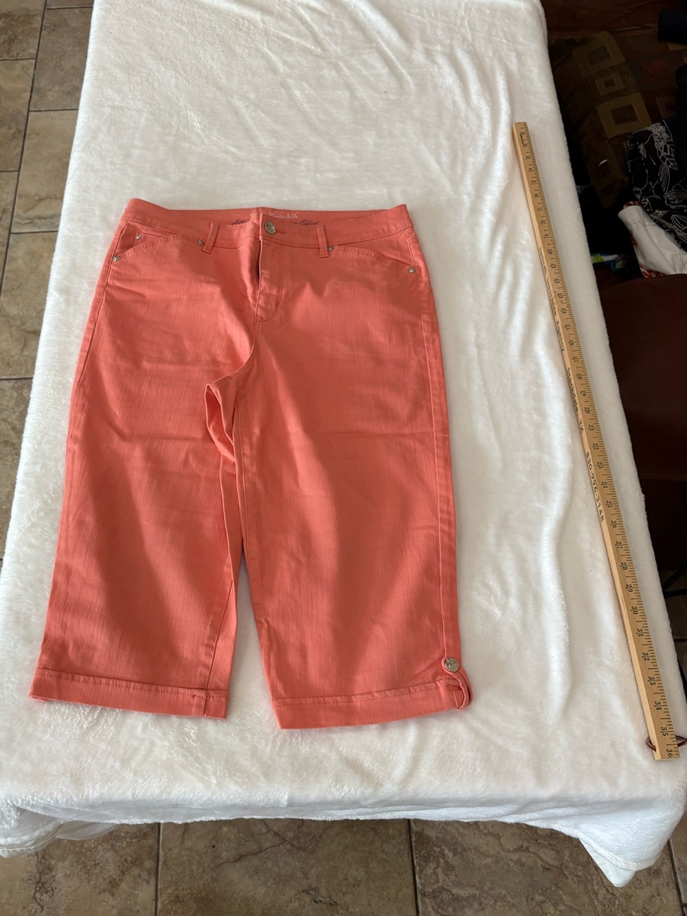 Women’s Coral Mid-Length Capris